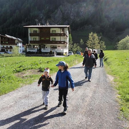 Apart Gschwandthof Sankt Leonhard im Pitztal Bagian luar foto